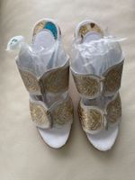 MUST HAVE - stylischer Keil-Damenschuh, weiss/gold, 38