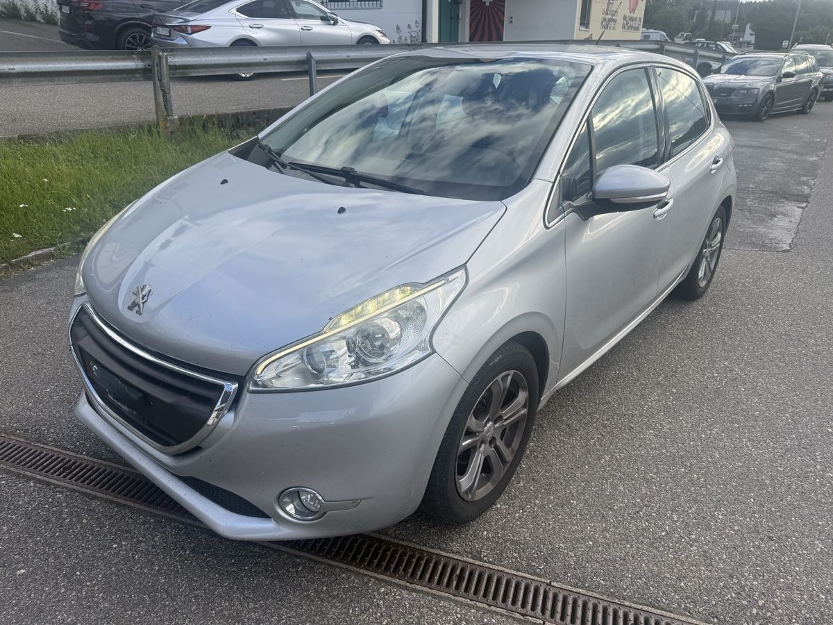Peugeot Automobili: Peugeot 208 1.2  – Usato da Thun venduto da Nicks_Automobile