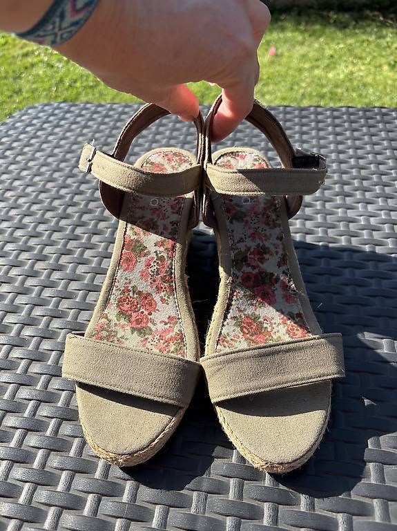 Scarpe da donna: Sandales toile compensées 38 – Usato da Perroy venduto da barballalla 2