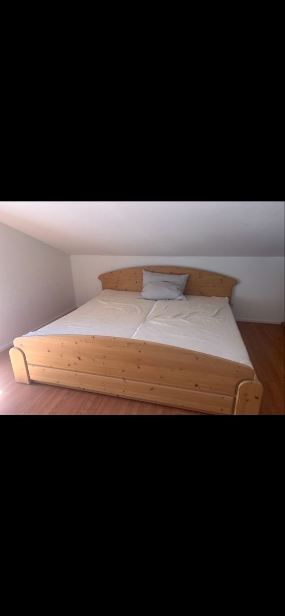 Letti: Doppelbett aus Holz – Usato da Küssnacht am Rigi venduto da Prasanna