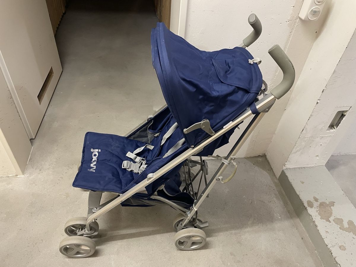 Carrozzine: Joovy blue lightweight stroller, ideal for spring walks! – Usato da Zürich venduto da yvo_000 1