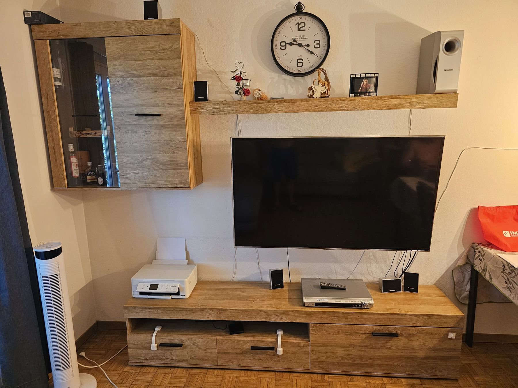 Conforama TV Möbel: Wohnwand Eiche Nachbildung mit Schrank und Regal  – Gebraucht aus Zürich von mar_cq9y