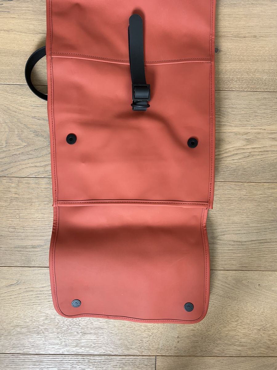 Rains Zaini: Rucksack Rains orange – Usato da Olten venduto da isaschmid11 1
