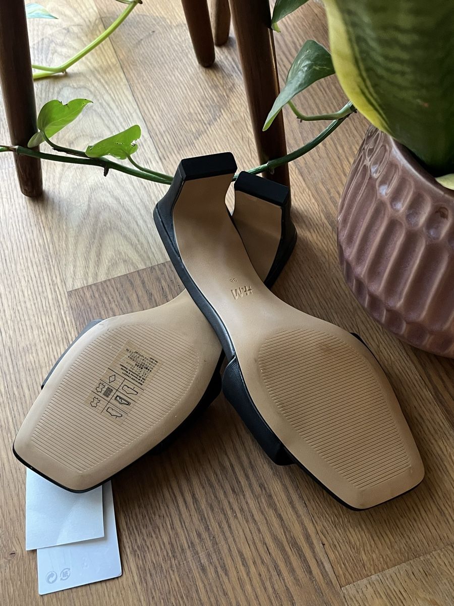 H&M Scarpe da donna: Pantoletten aus Leder von H&M Premium Selection – Nuovo (secondo la descrizione) da Bern venduto da SinaArikan 3