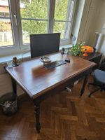 Antiker Schreibtisch aus Massivholz