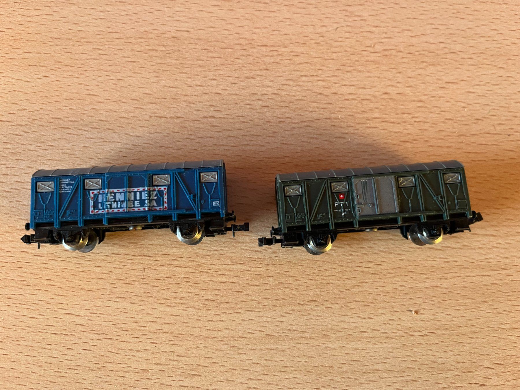 Modellini di ferrovie: Güterwagen PTT und Henniez – Usato da Oberdiessbach venduto da Beat-R 2