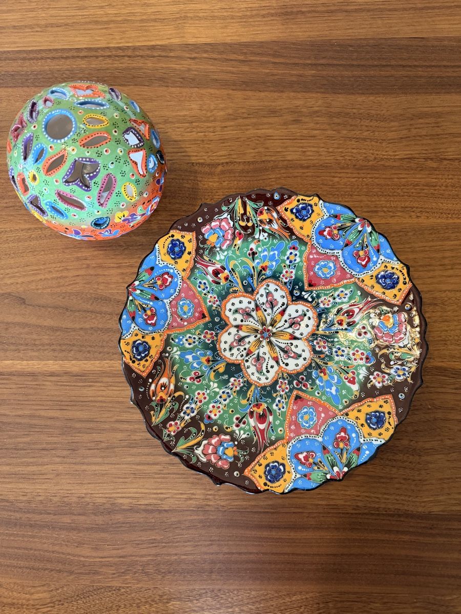 Tutte le decorazioni: Hand-painted ceramic tea light holder & plate set, u – Nuovo (secondo la descrizione) da Erlenbach ZH venduto da topchick 1