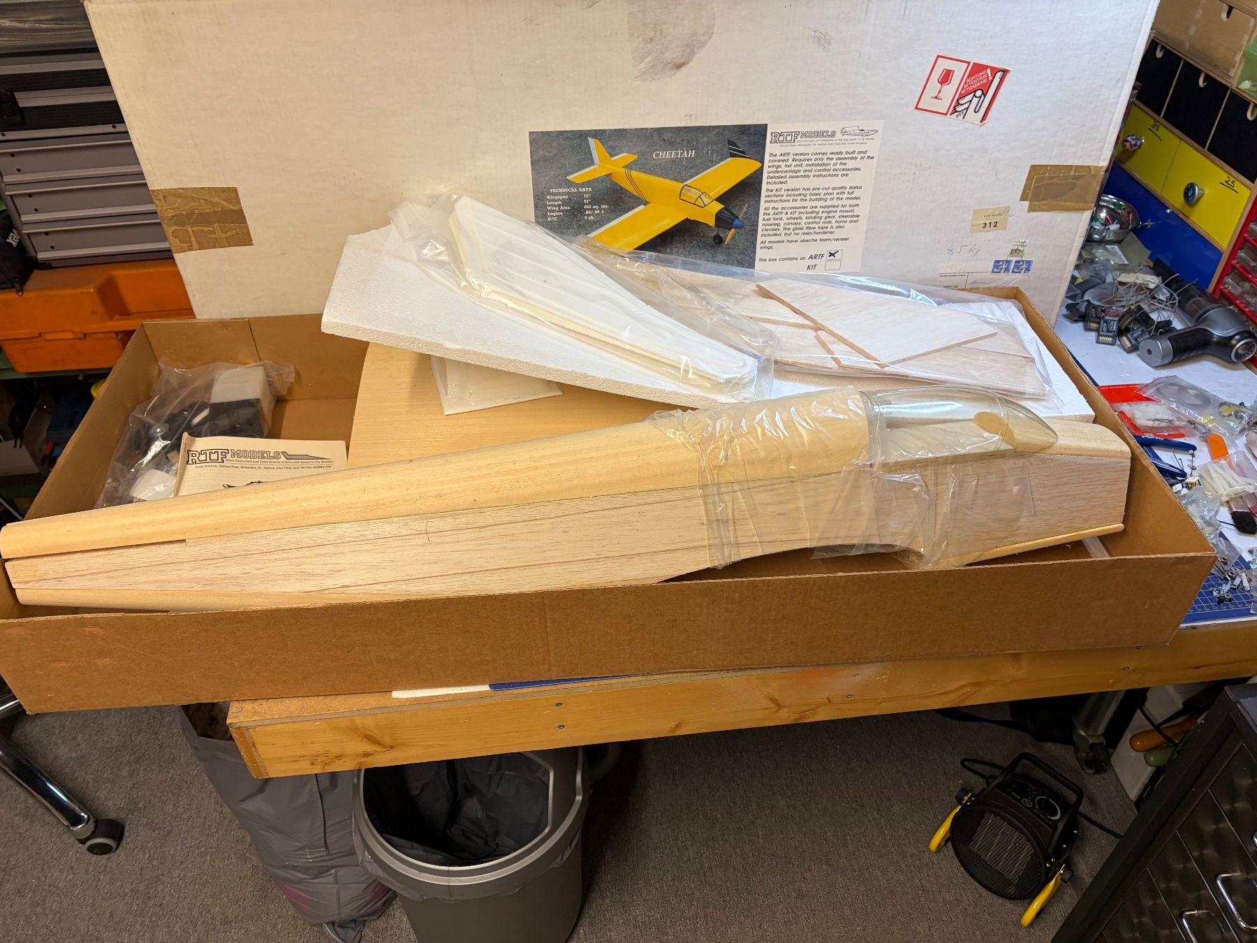 Modellismo RC: RC Modellflugzeug "Cheetah" Bausatz, unbenutzt – Usato da Glattbrugg venduto da Olio7 1