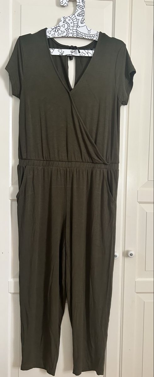 Jumpsuits: Jumpsuit kurzarm khaki  Gr. S  – Gebraucht aus Schaffhausen von Lucyswunderlade
