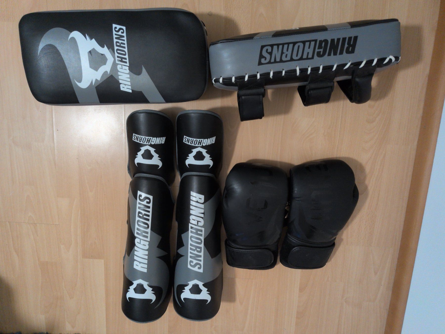 Venum Altri accessori da uomo: Kickbox Handschuhe/Beinschoner/Bratzen – Nuovo (secondo la descrizione) da Therwil venduto da Iceact