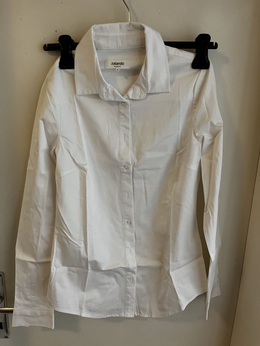 Camicette: Weisse Bluse Zalando Gr. 36 Top Zustand – Usato da Schübelbach venduto da lan_2rdc 1