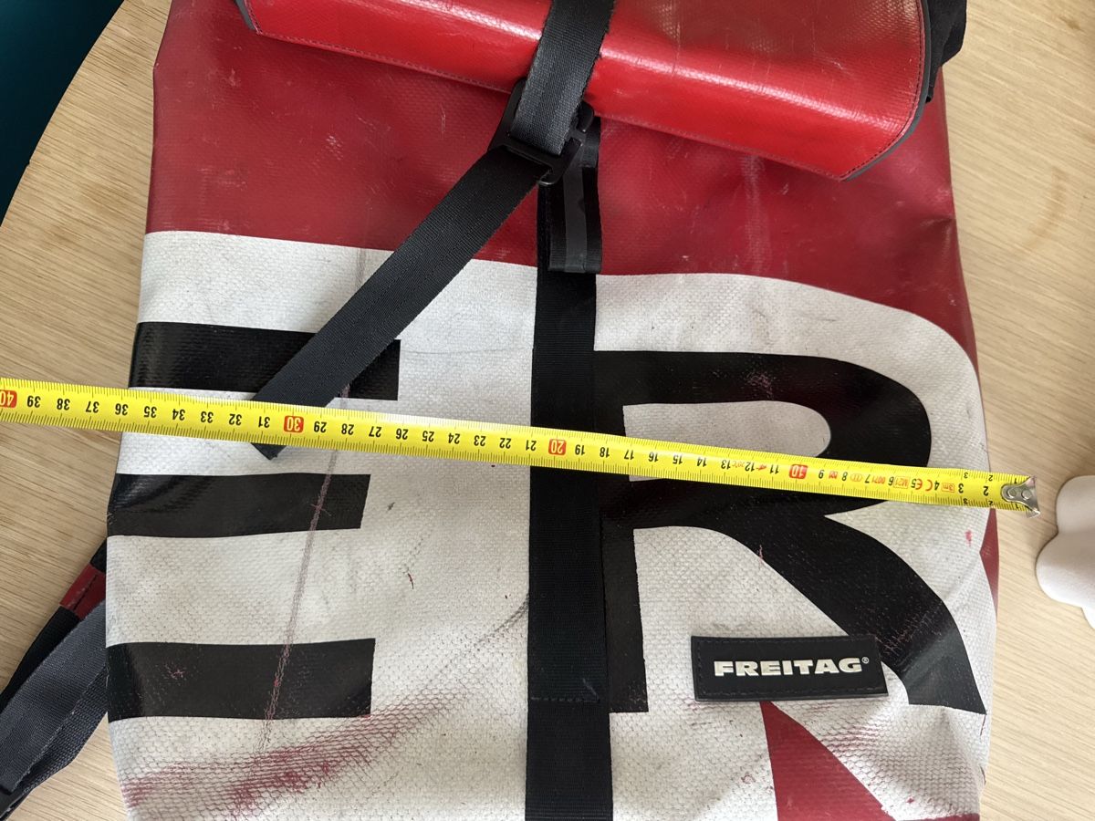 Freitag Sacs à dos: Sac à dos Freitag rouge blanc grande taille – D'occasion à Brügg BE par haj_9zhk 7