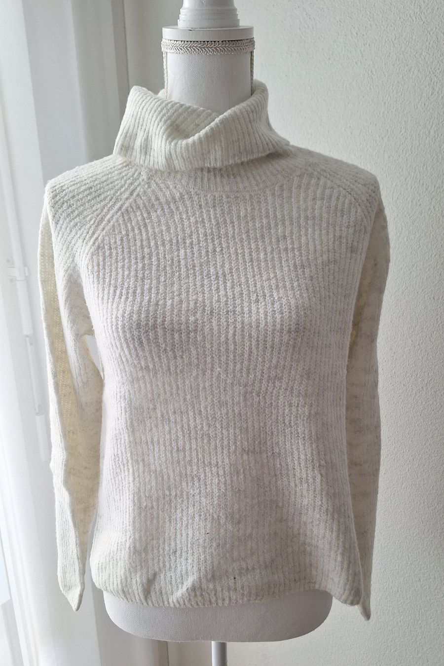 Pulls & Sweat-shirts: JYD Rollkragenpullover weiss, Grösse S – D'occasion à Winterthur par Simply_nm 1