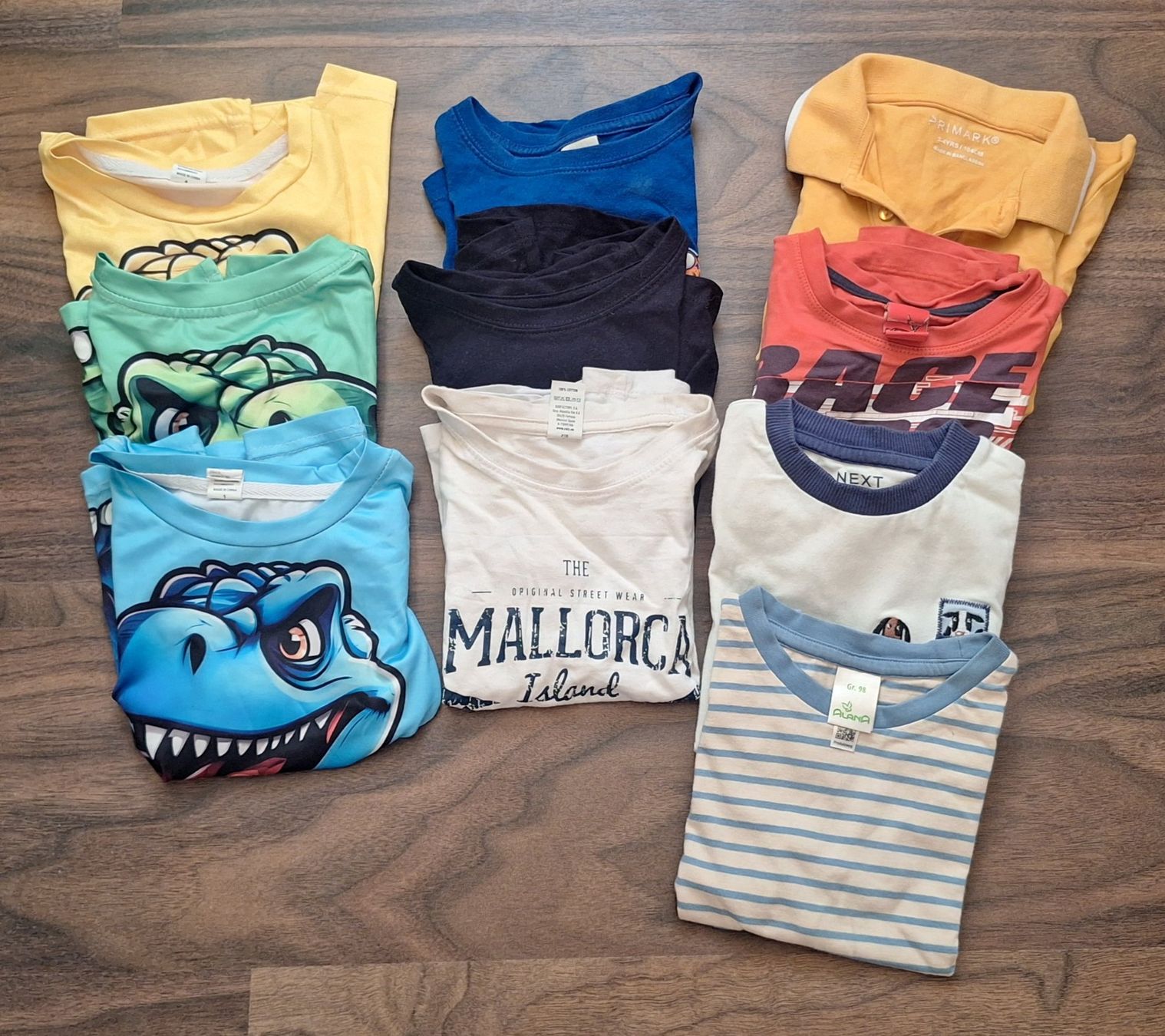 Chemises, T-shirts & Polos: 10 T-Shirts Grösse 98/104 – D'occasion à Uster par fofinha-8610
