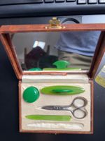 1 boîte avec nécessaire pour le voyage selon photo