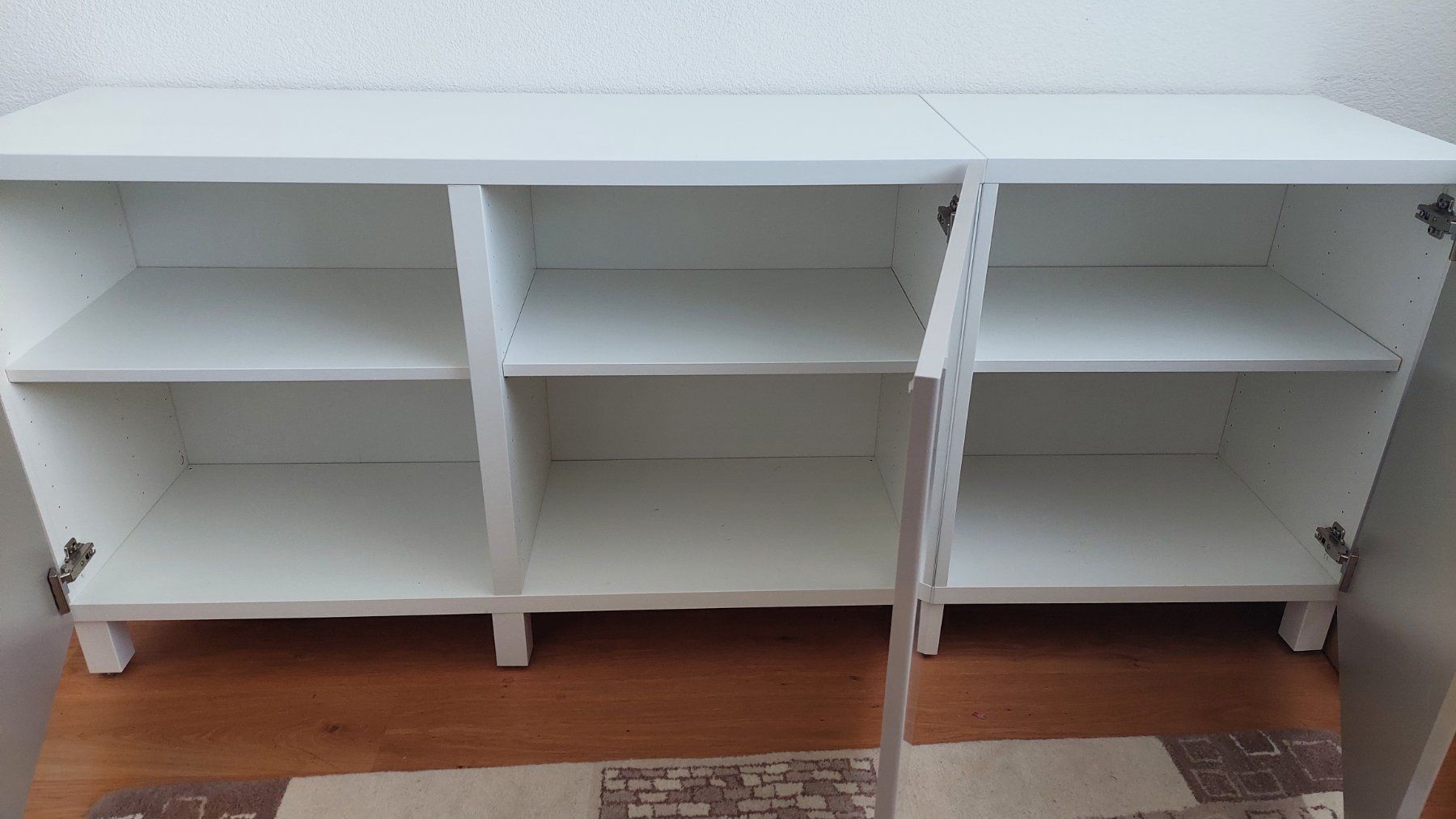 Ikea Cassettiere: Ikea besta Kommode weiss/graubeige hochglanz – Usato da Kaltbrunn venduto da AB92 3