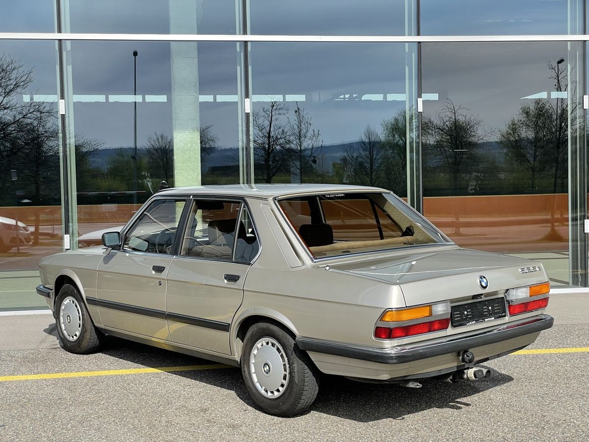 BMW Automobili: BMW E28 525e Oldtimer mit Schiebedach! – Usato da Winterthur venduto da AJ2323 4