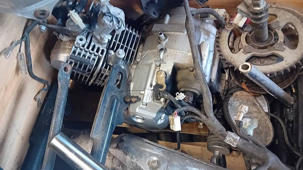 Yamaha Tutti i ricambio per moto: Yamaha YBR 125 Lot de pièce – Usato da les verrières venduto da Lewydo 1
