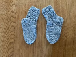 Handgestrickte Kindersocken grau Fusslänge 13cm / Gr. 20/21
