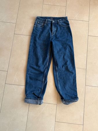 Baggy Jeans mit Graffiti-Stickerei - Dunkelblau