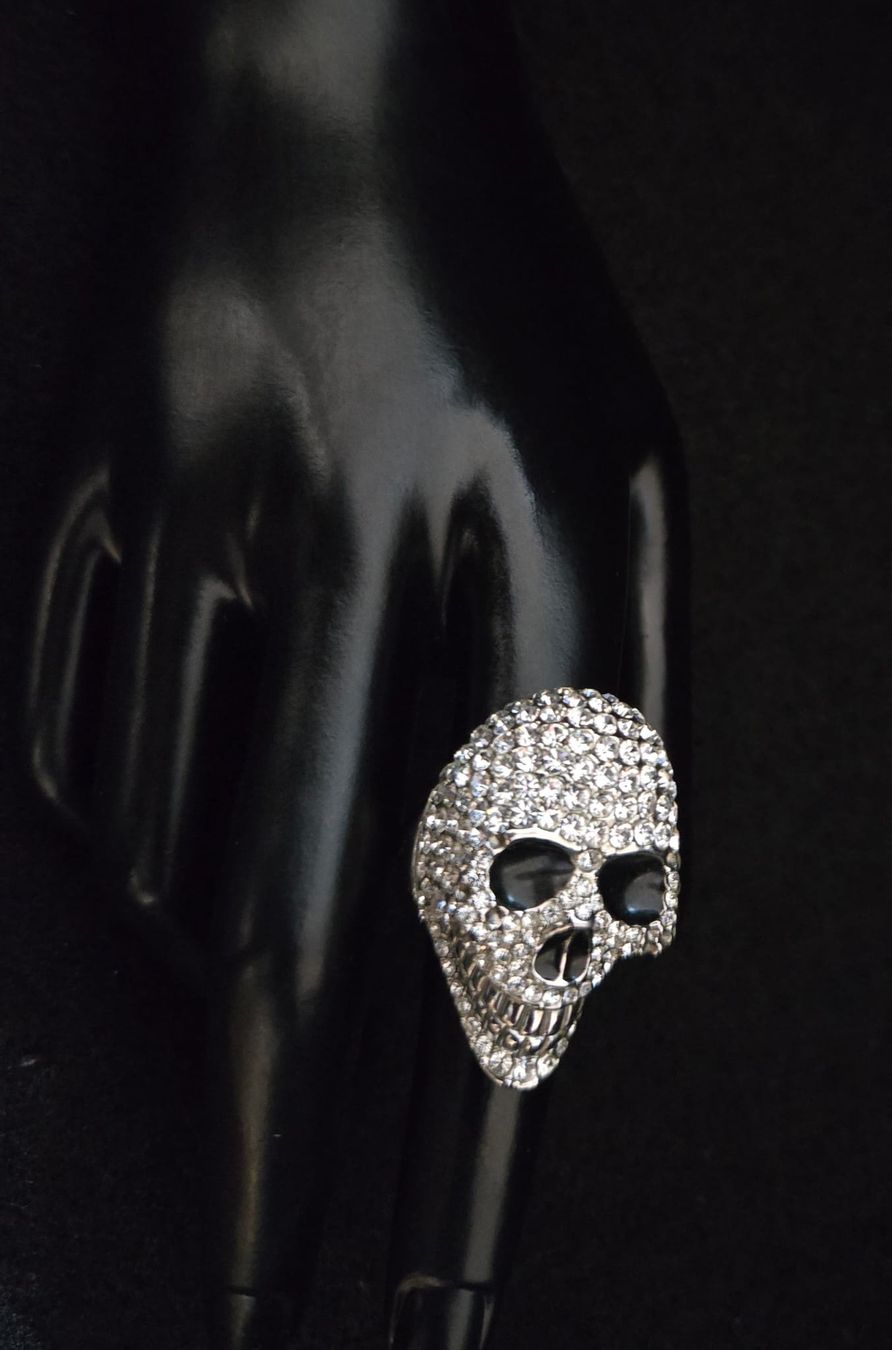 Anelli: Statement Totenkopf Ring mit Strass besetzt – Usato da Rheinsulz venduto da Dred 3