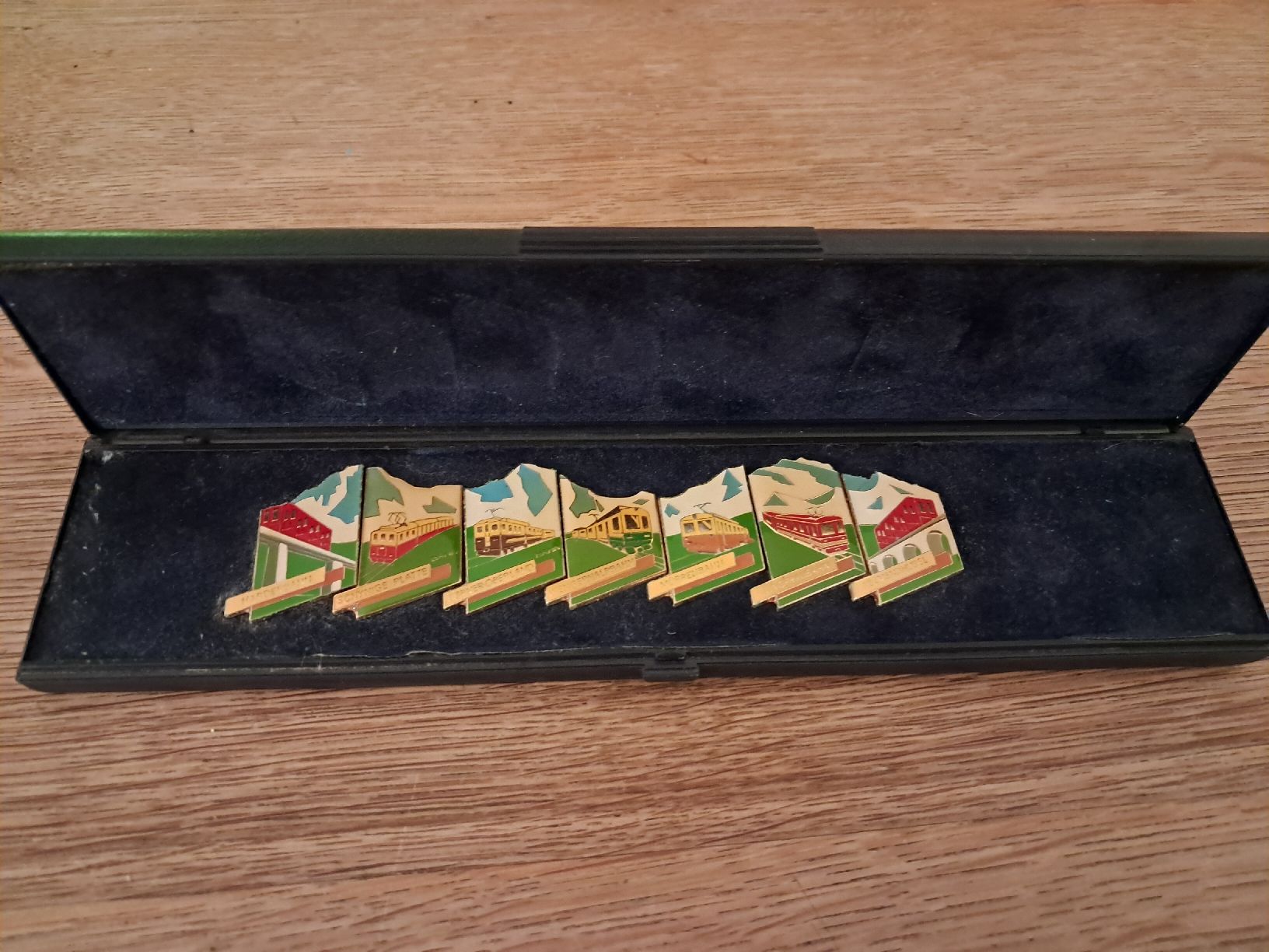 Broschen & Nadeln: Pins Jungfrau-Region Set 7 Stück – Gebraucht aus Nidau von Darkpooh