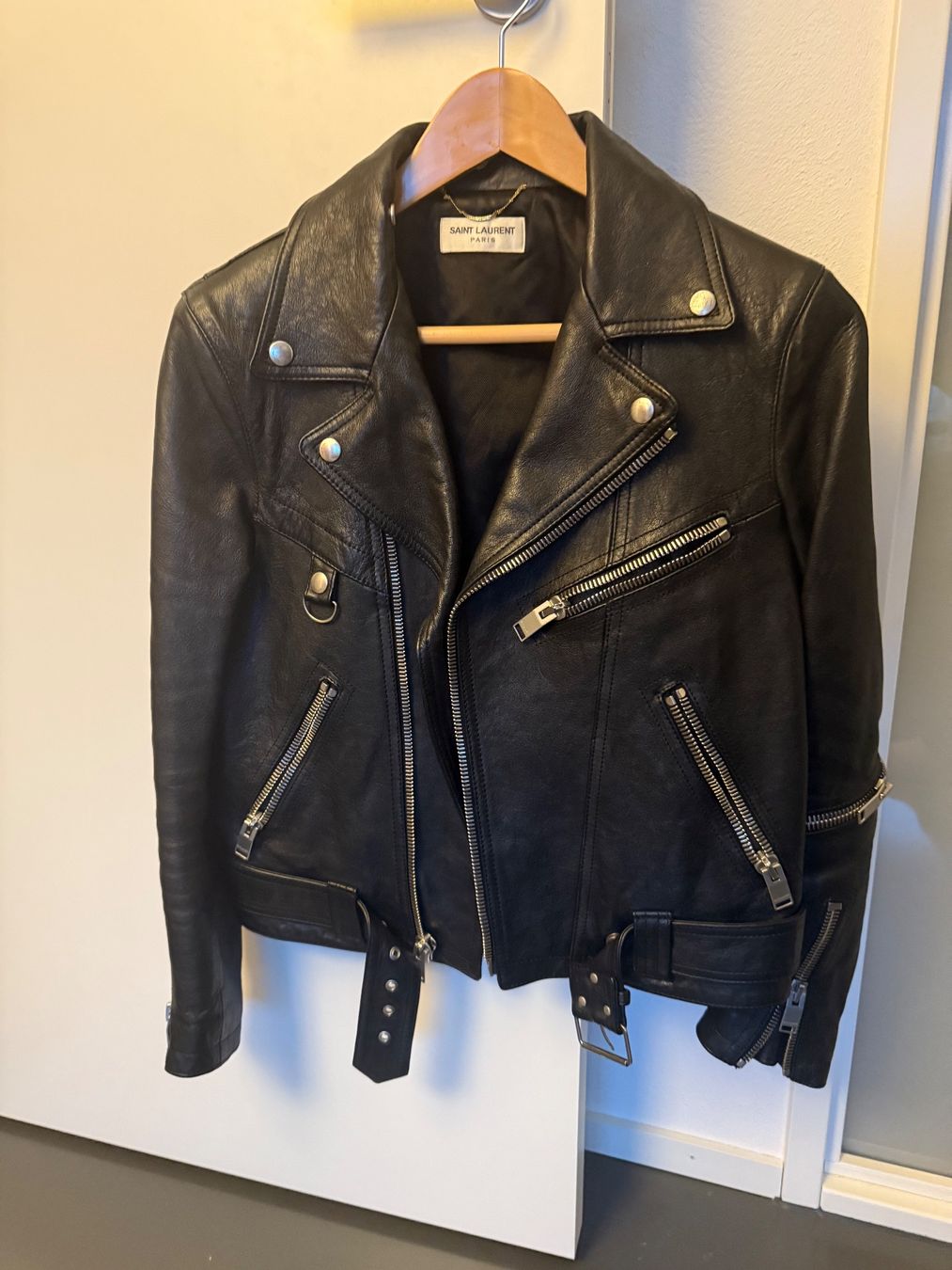 Saint Laurent Giacche: Saint Laurent Lederjacke, Top Zustand, M – Usato da Zürich venduto da victoria020