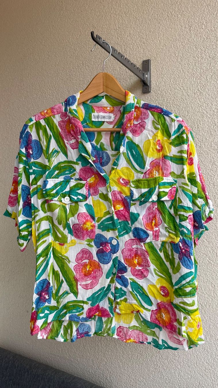 Chemisiers: Bluse/Strandhemd blumen farbig – D'occasion à Arni AG par sch_7rz9