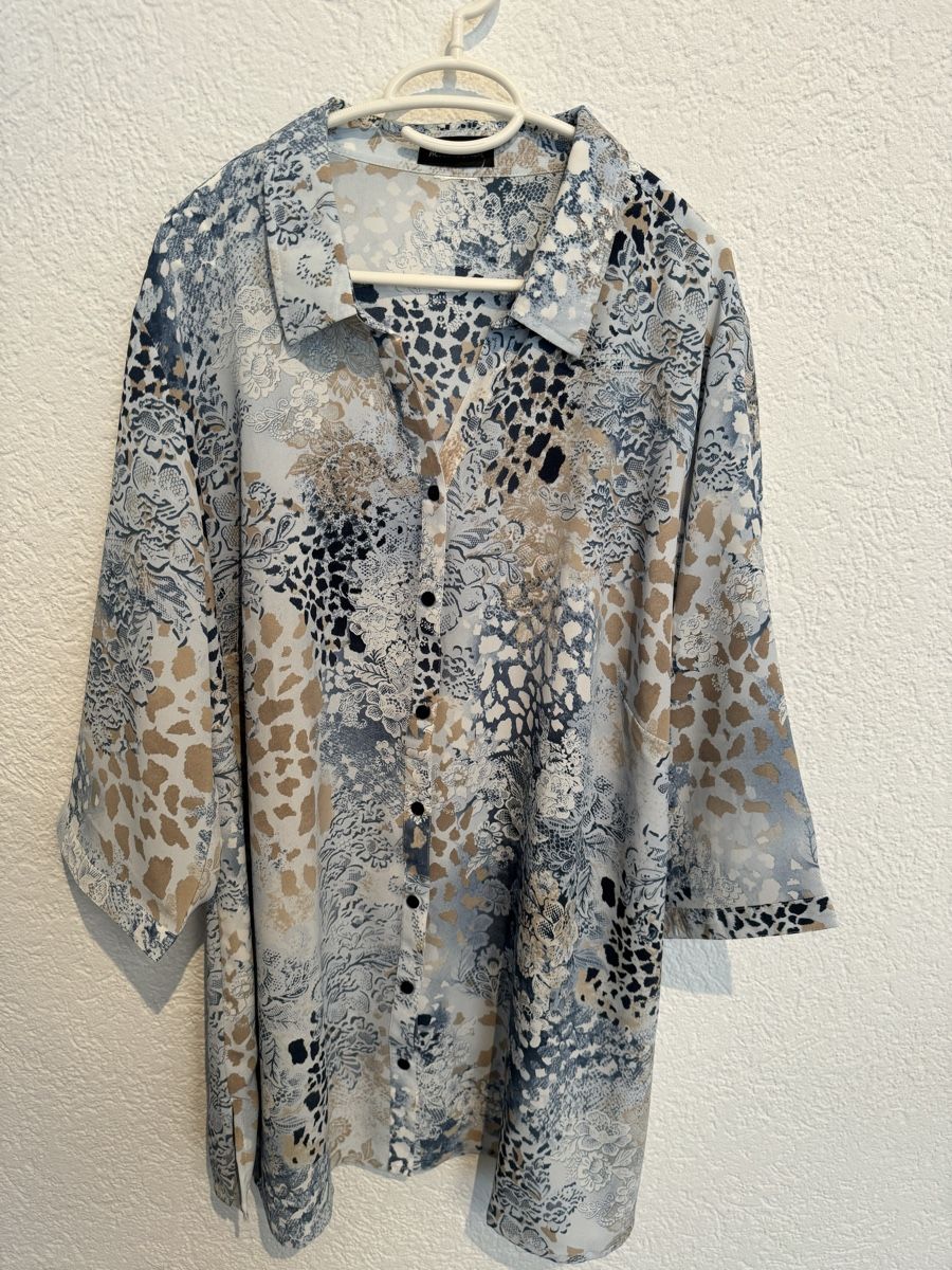 Blusen: m.collection Bluse hellblau braun Gr. 54 / 56 / XXL – Gebraucht aus Fislisbach von KolibriSecondhand