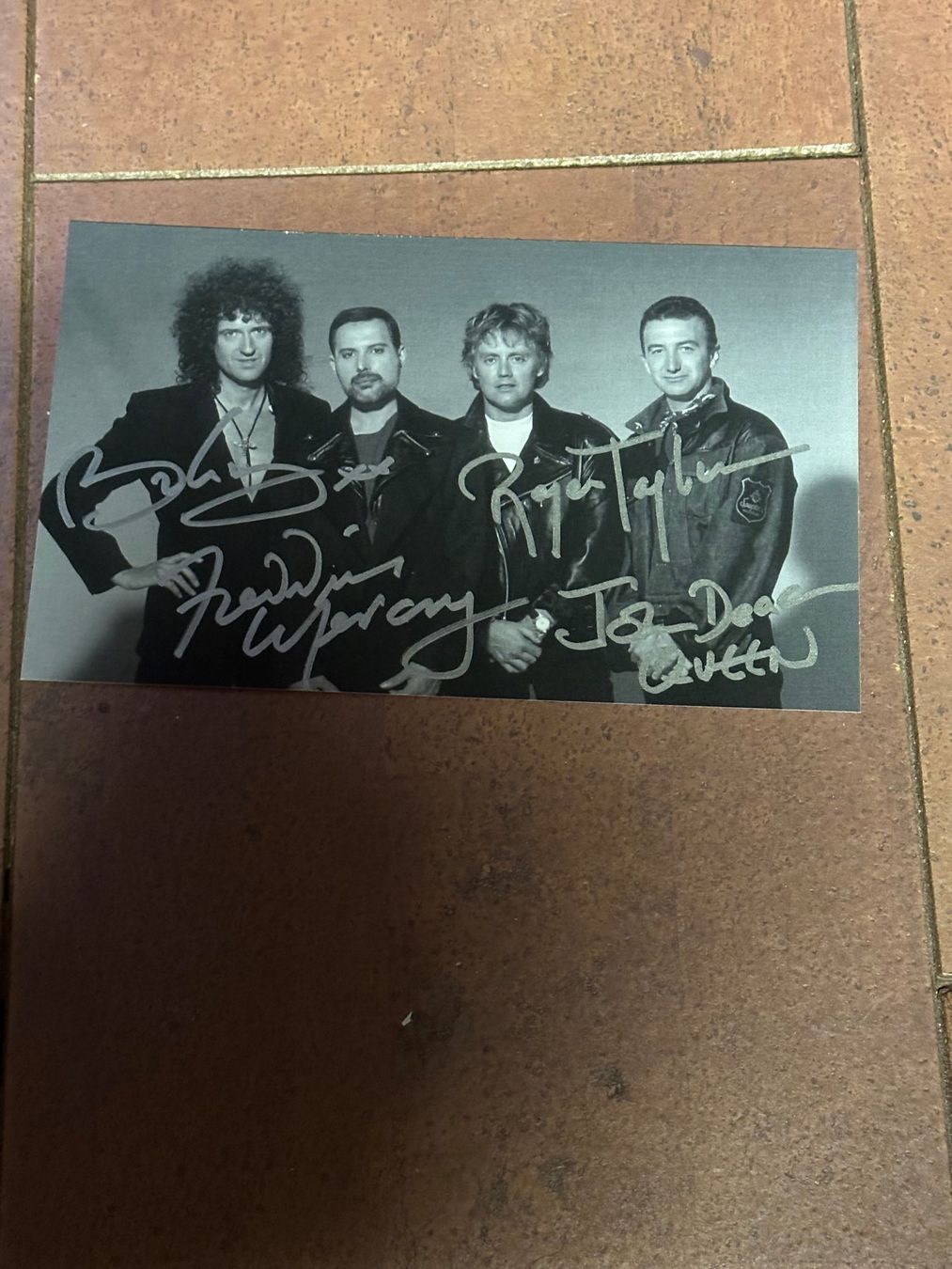 Autografi: Originalautogramm von Queen mit Hologramm – Usato da rafz venduto da Ttt0071