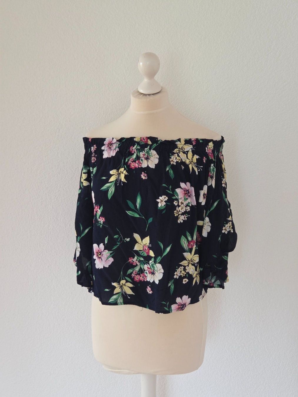 Bershka Camicette: Schulterfreie Bluse – Usato da Wängi venduto da Bibo4.