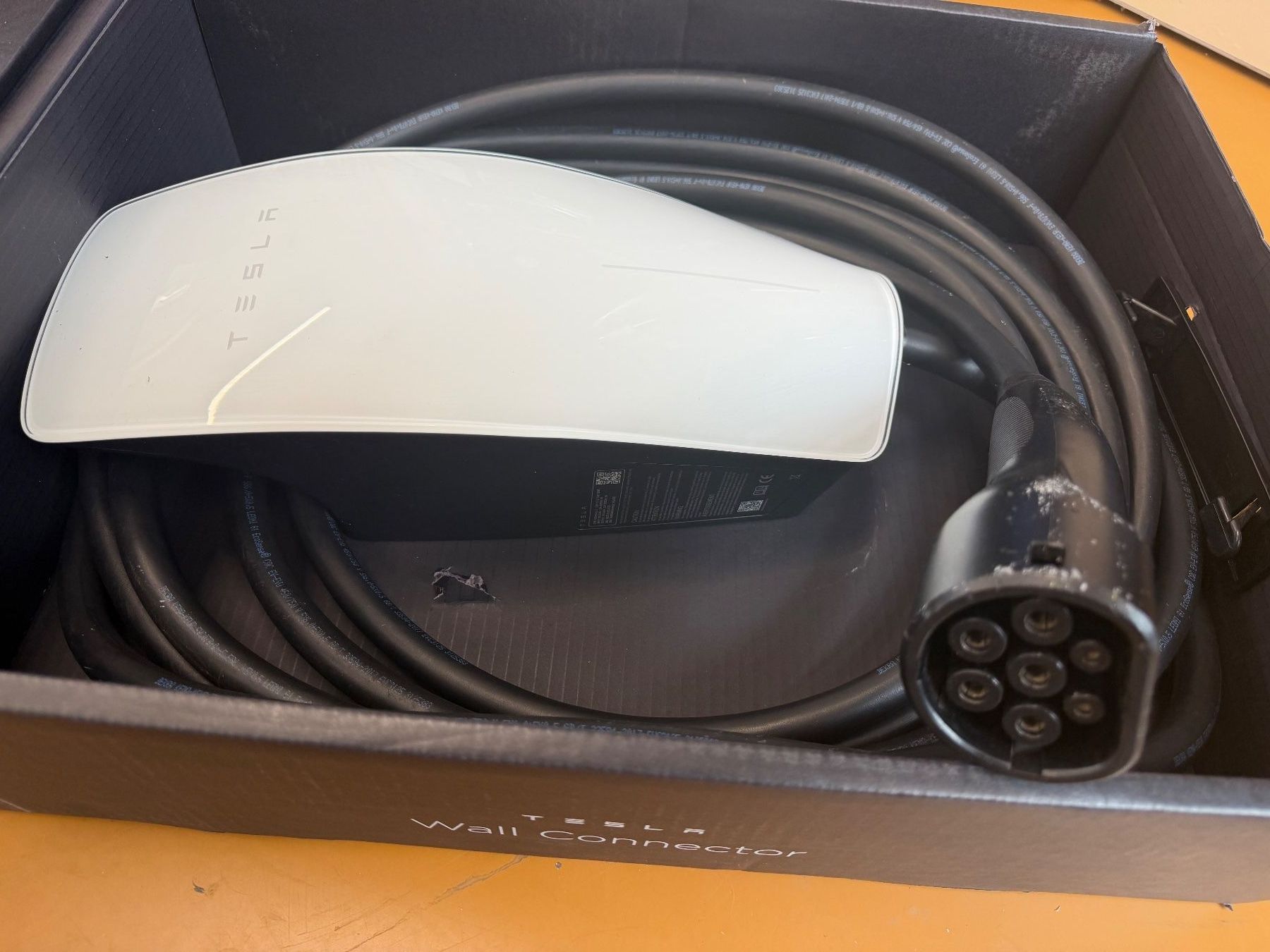 Tesla Batterie-Ladegeräte: Tesla Wall Connector Generation 3 – Gebraucht aus Dietlikon von ComdatAG 1