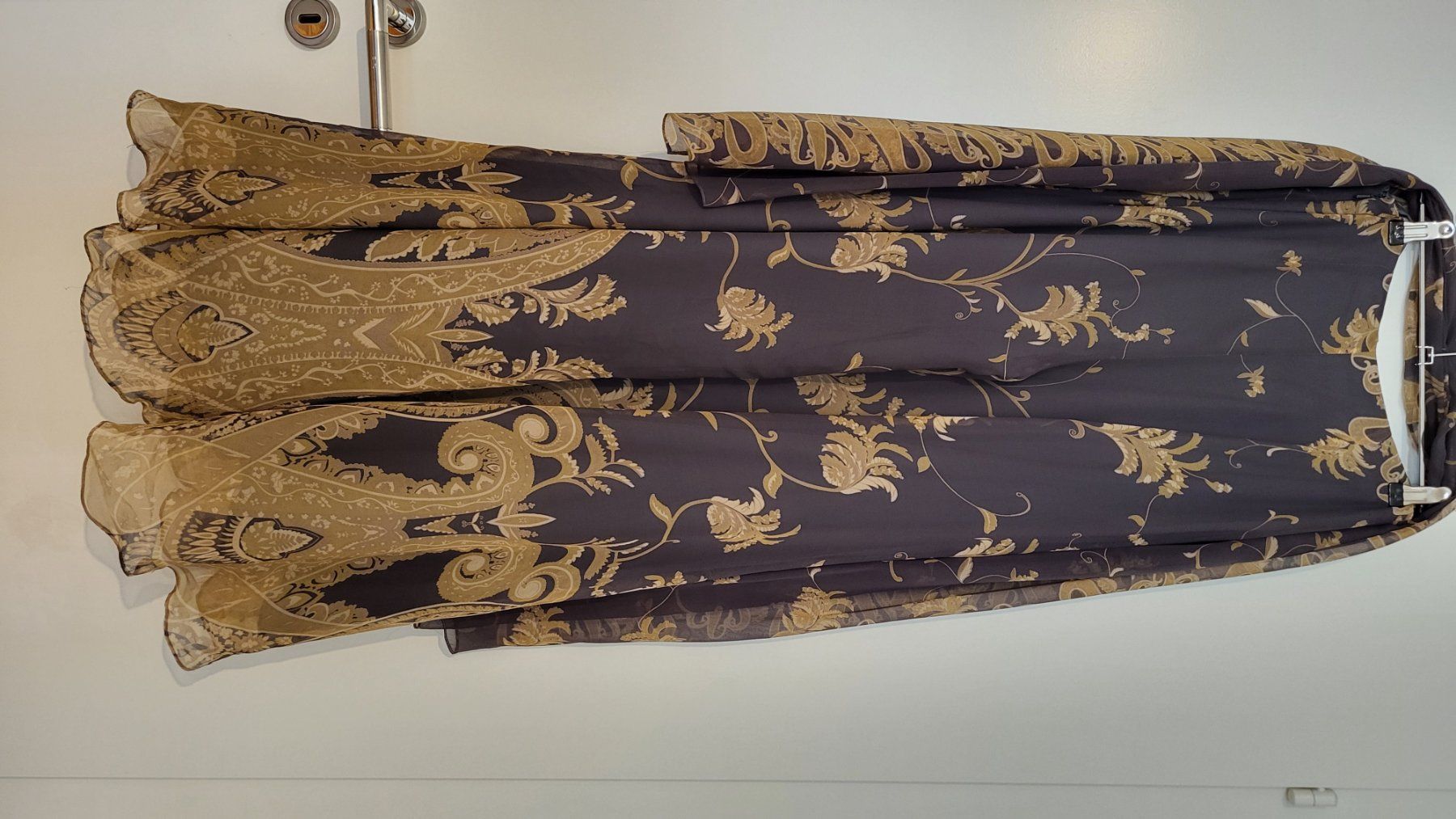 Pantaloni: evening pants – Usato da Genève venduto da gkh_yx7b 1