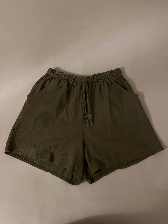 Hosen: GRÜNE SHORTS  – Gebraucht aus Maur von tab_z9rh 2