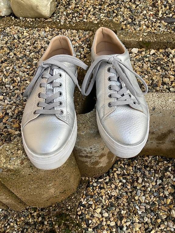 Scarpe da donna: Baskets argentées comme neuves P 39 – Usato da Essertines-Yverdon venduto da RNU11 1