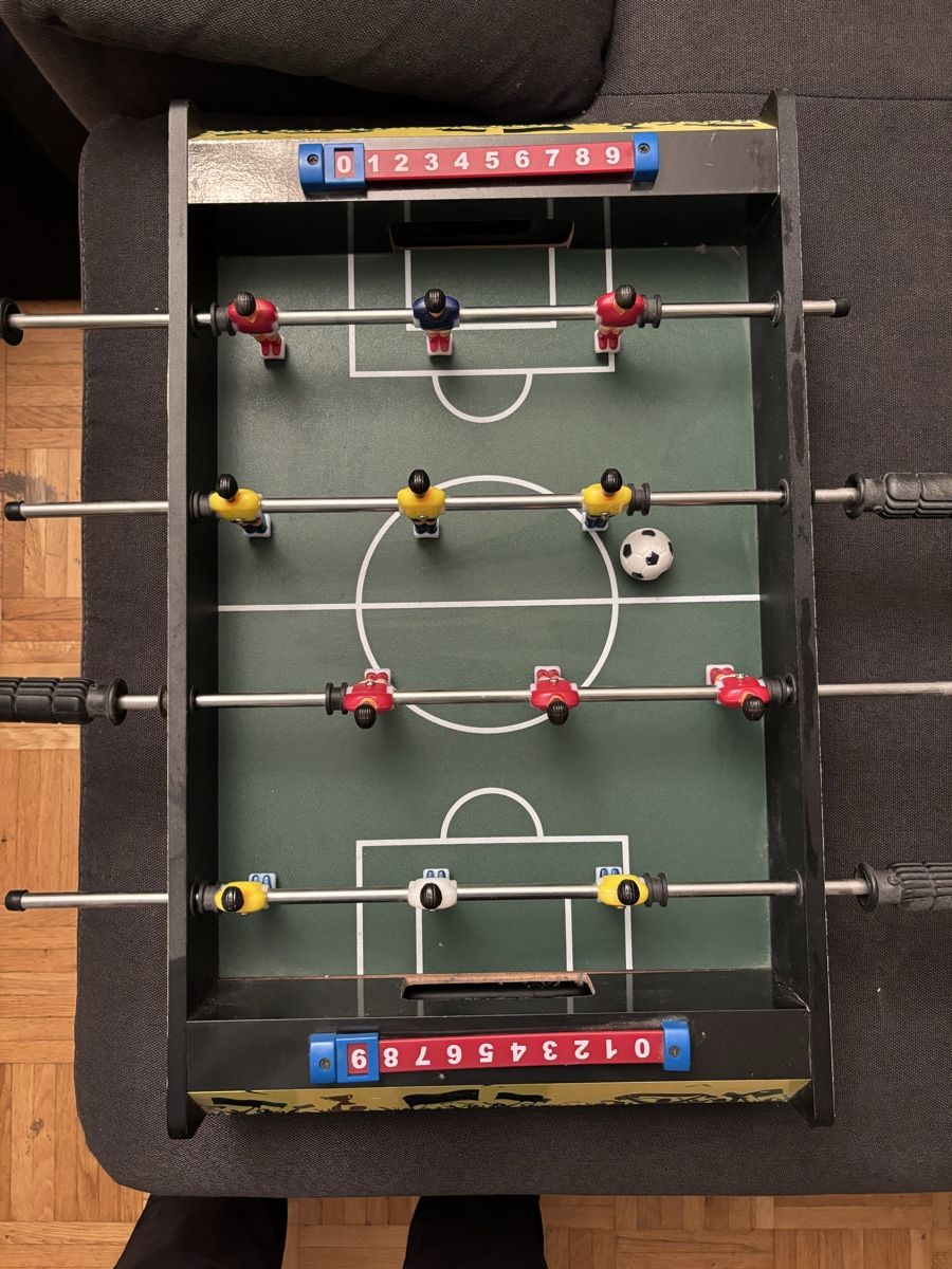 Giochi: Tisch Fussballkasten – Usato da Matten b. Interl venduto da pimkie84