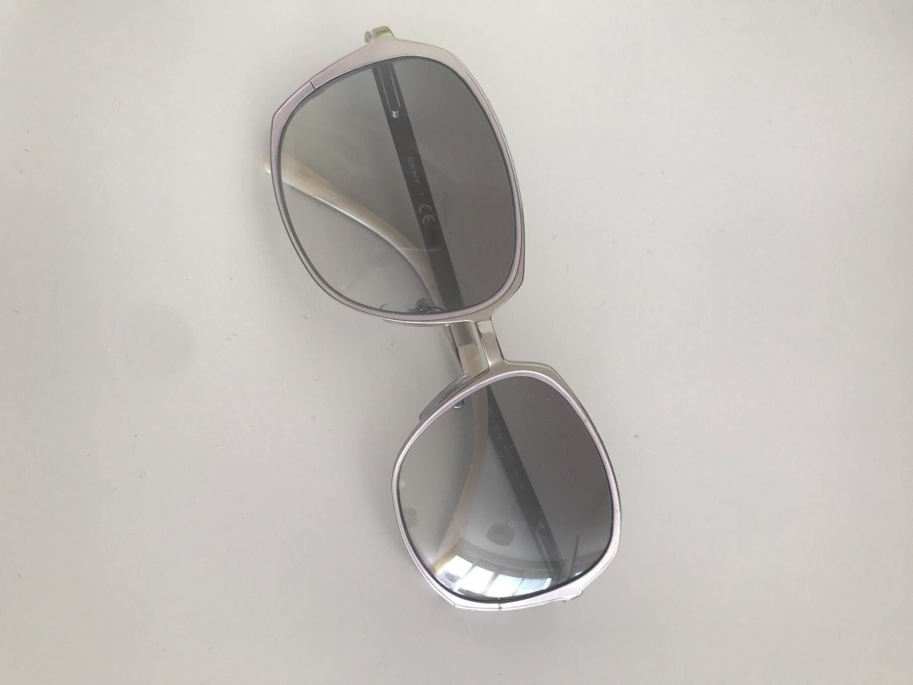 DKNY Occhiali & Lenti: DKNY sun glasses white rim – Usato da Affoltern am albis venduto da onlyrose123