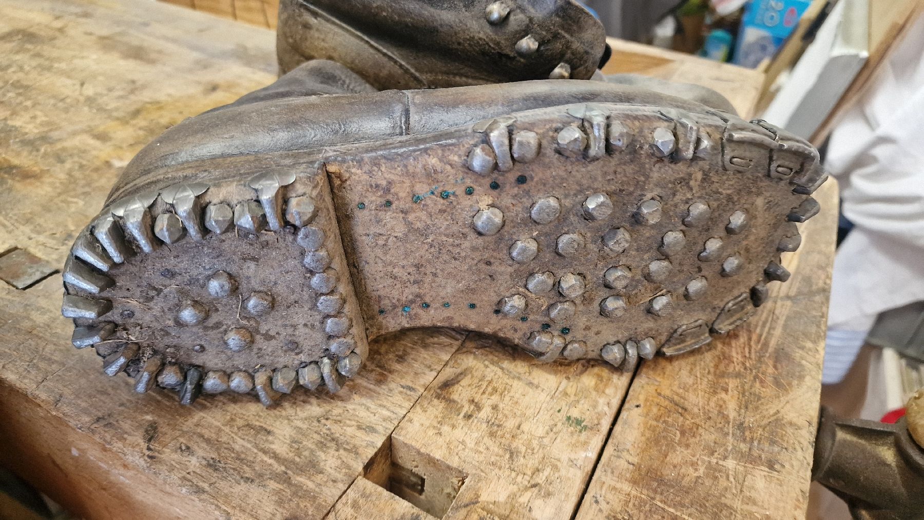Scarpe da uomo: Originale Militärstiefel mit Spikes – Usato da BERN venduto da Intarsia 1