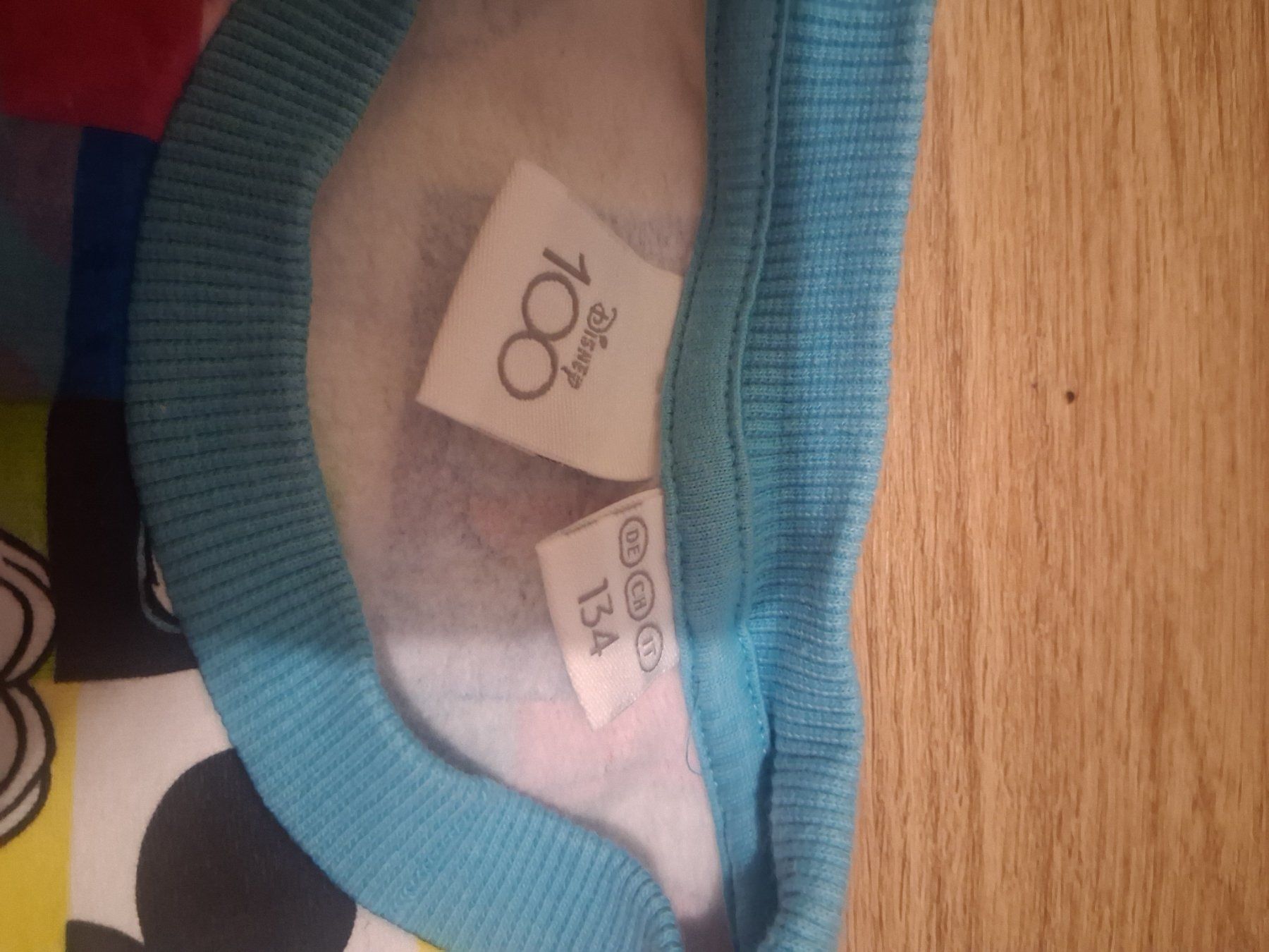 Maglioni & Felpe: Disney Pullover Grösse 134, bunt, Disney 100 Edition! – Usato da Luzern venduto da phi_s57s 1