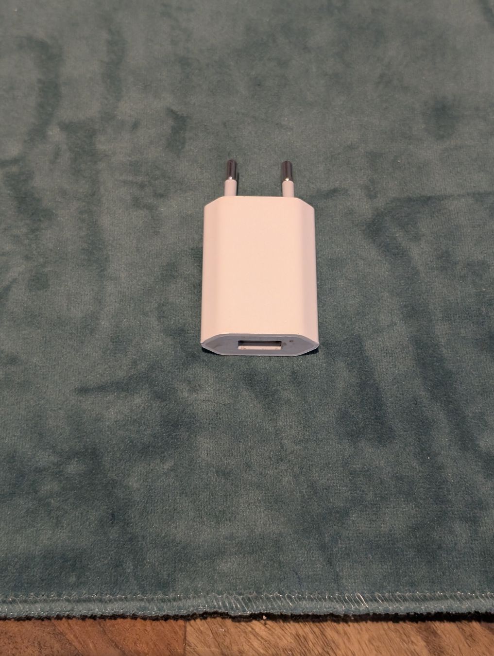 Caricabatterie: Apple Netzteil Ladegerät 5W neuwertig – Nuovo (secondo la descrizione) da Staffelbach venduto da Gaetano.CH 1