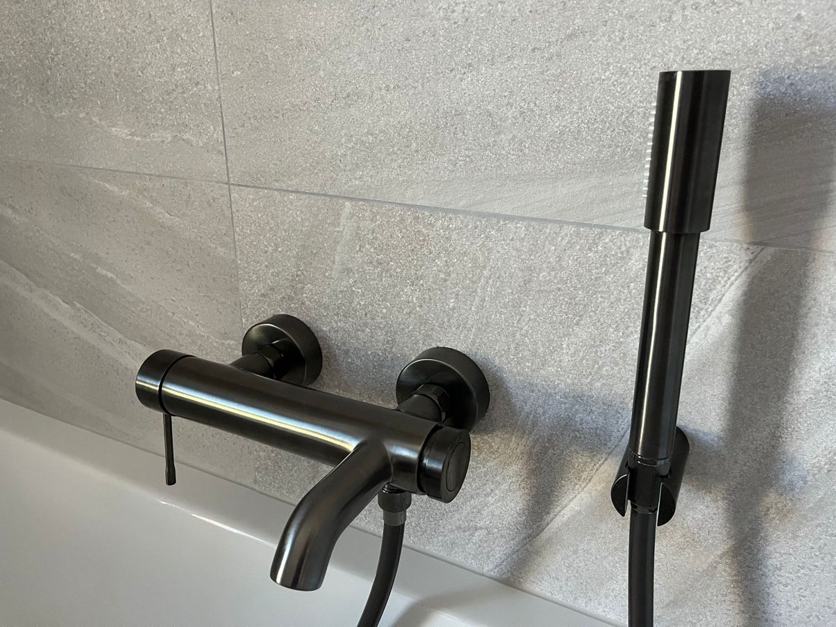 Grohe Rubinetteria: Grohe Modern tap fitting with shower head, brushed black – Usato da Neuchatel venduto da lan_m8r2 1