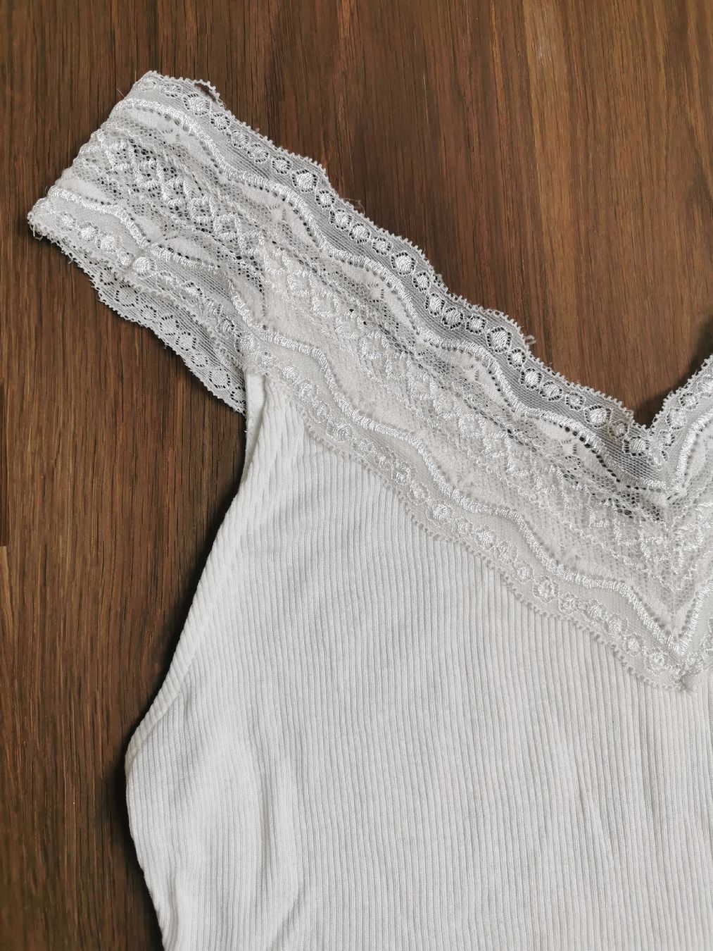 Tops: Weisses Spitzentop, Gr. M – D'occasion à Obergerlafingen par Sigus 1