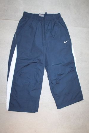 Pantacourt neuf NIKE taille 140/152