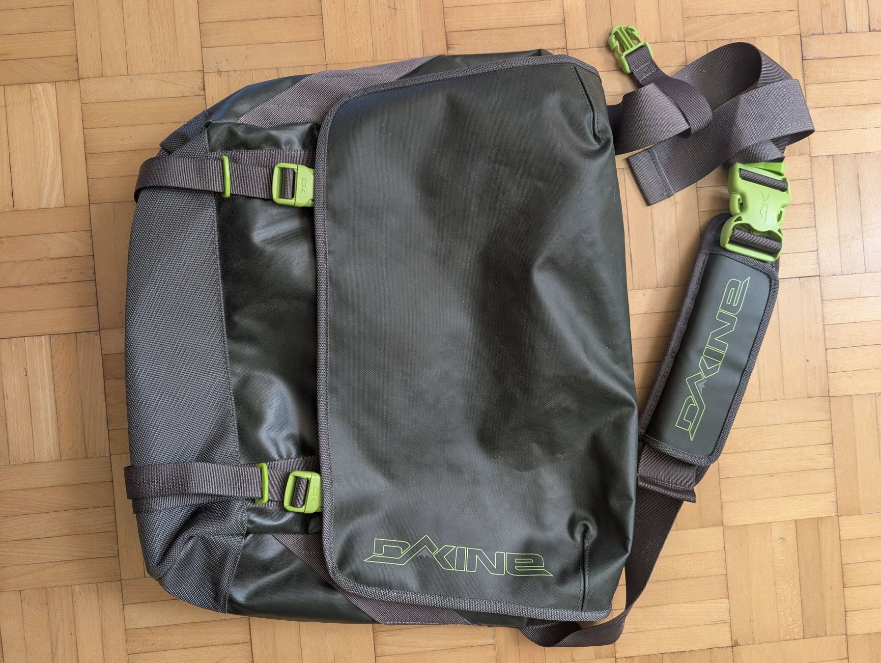 Dakine Borse: schöner Dakine Messengerbag – Usato da Zürich venduto da mar_q9dd