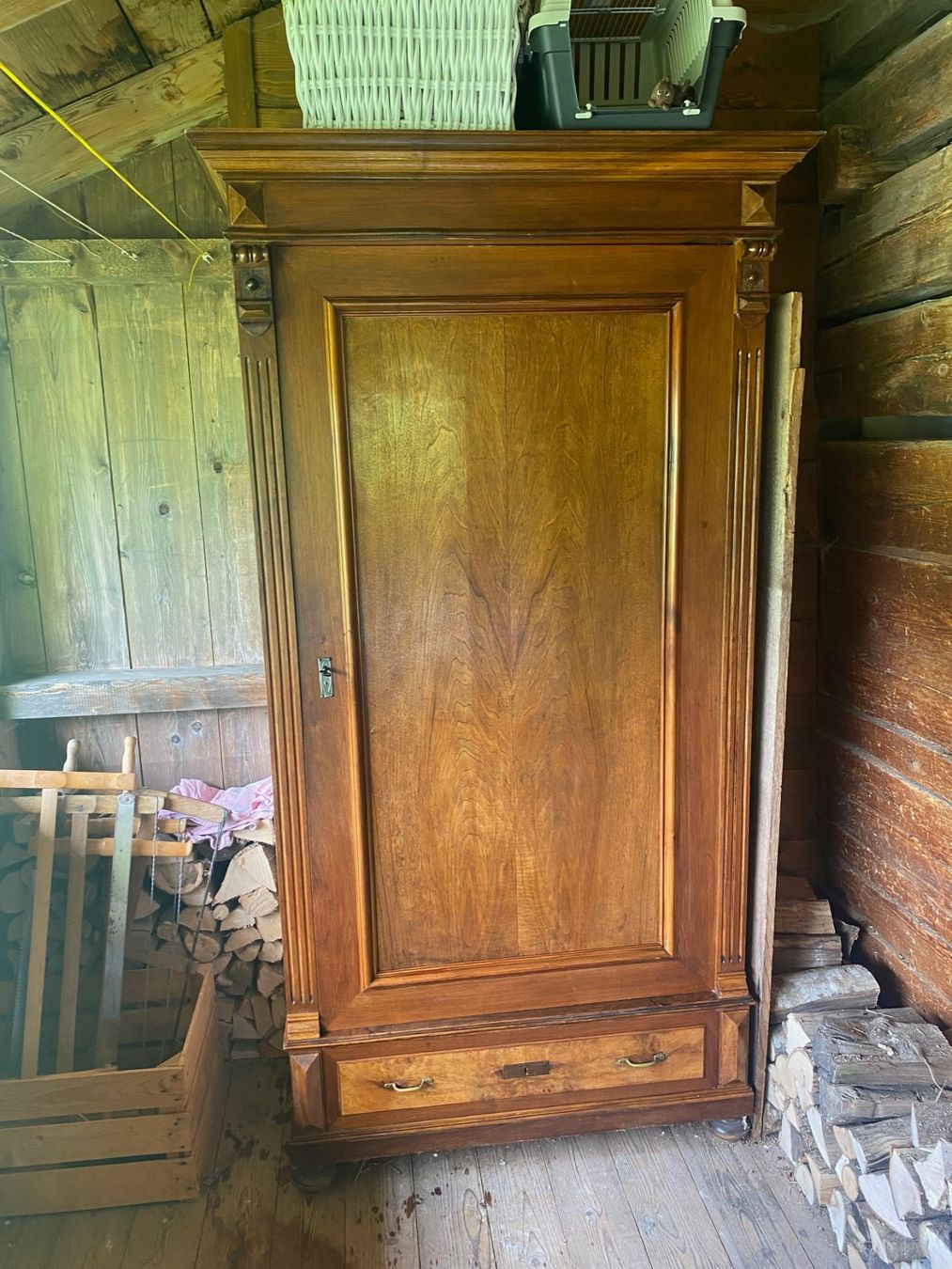 Armadi: Holzschrank Nussbaum – Usato da Giswil venduto da friema69