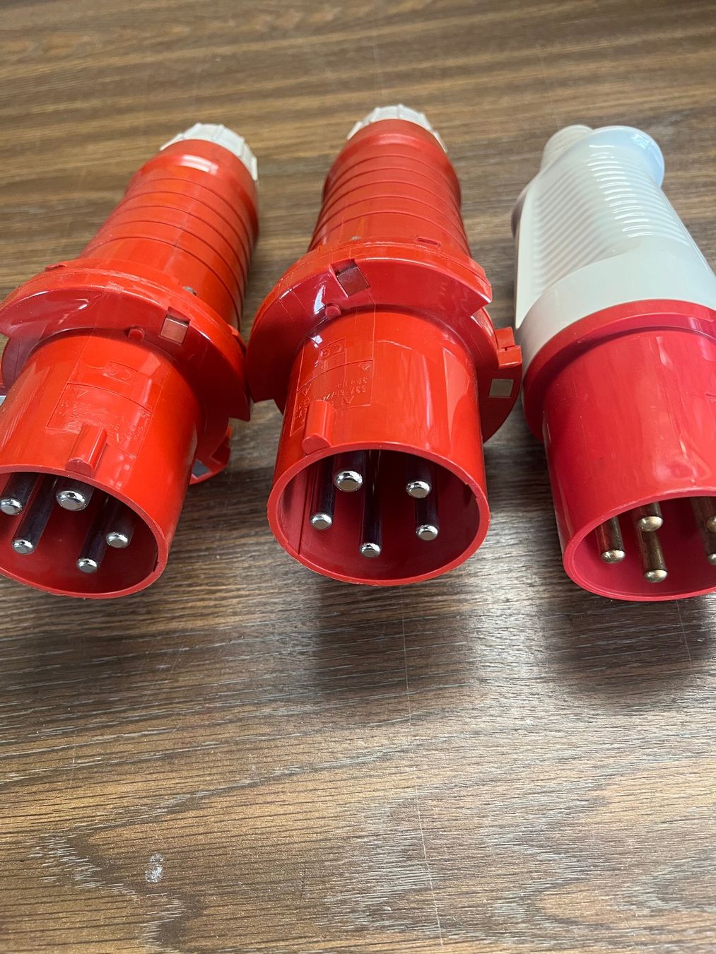 Spine: Stecker 400V 64A – Usato da Inkwil venduto da Edylive 1