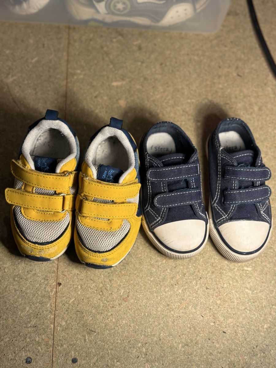 Scarpe per ragazzi: 2 Paar Kinderschuhe, Grösse 22 – Usato da Schaffhausen venduto da Allisonkim