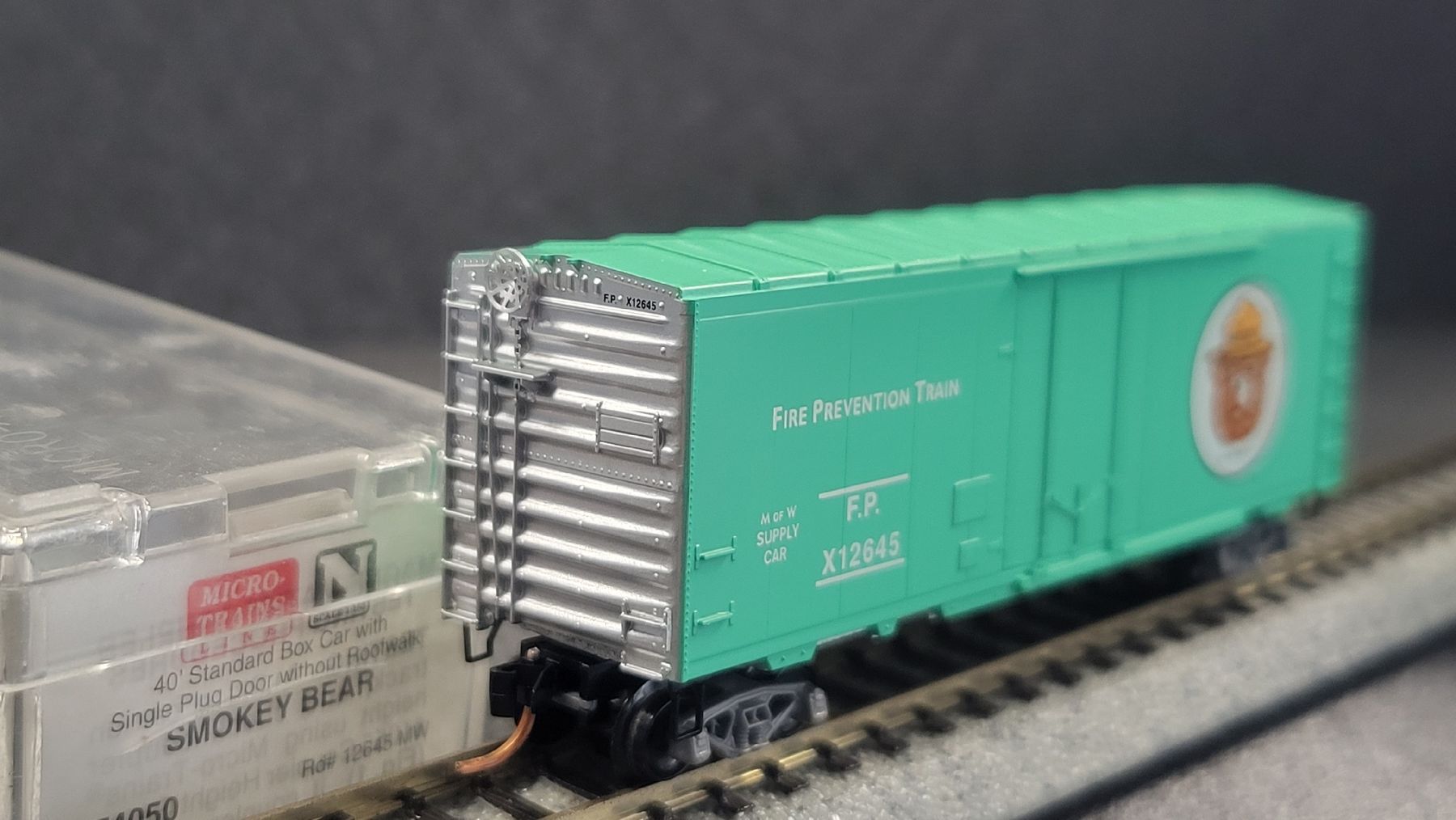 Micro Trains Line Modellini di ferrovie: wagon boxcar 40' smokey bear - Micro-Trains – Usato da Goumoens-la-Ville venduto da nsbourquin 1