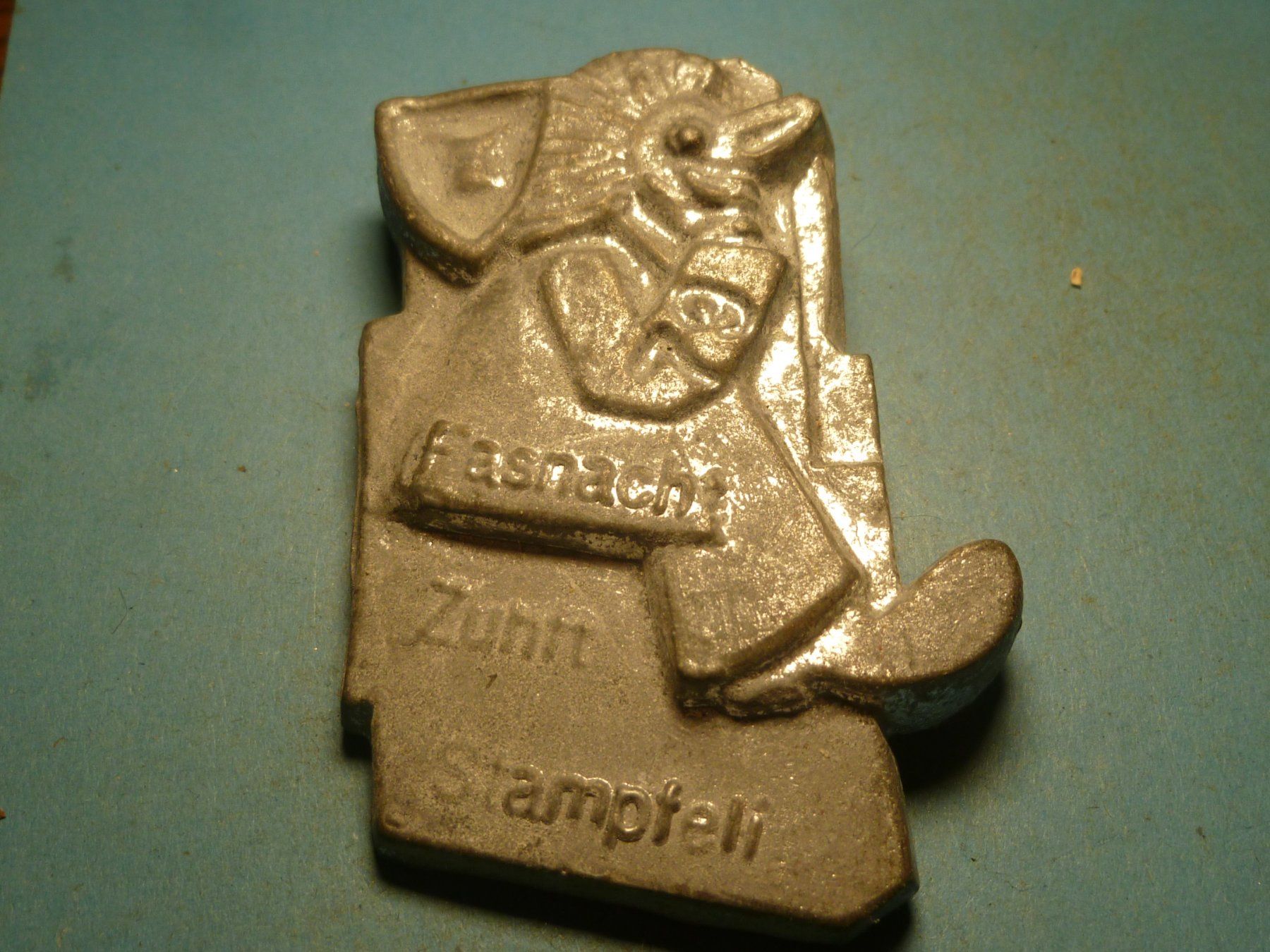 Placchette & Badge: FASNACHT-ZUNFT-STAMPFELI SILBER – Usato da Ried (Muotathal) venduto da Mandarin02
