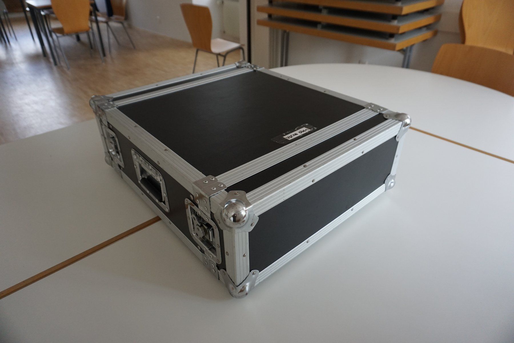Supporti a parete: Portables 19'' Rack – Usato da Gächlingen venduto da Samuel-Hafen 2